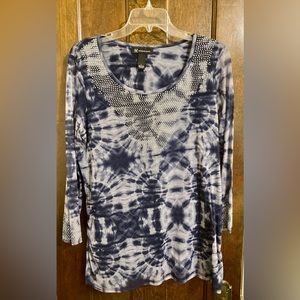 Navy & light blue Tie dye shirt.